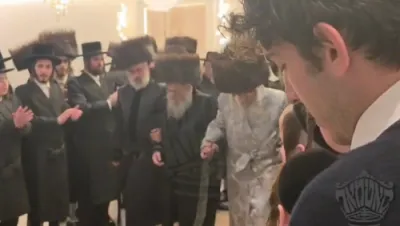 כ"ק אדמו"ר מסאטמאר שליט"א איז זיך משתתף ביי די שמחת החתונה פון אן אייניקל פון אחיו הגה"צ אב"ד זענטא שליט"א