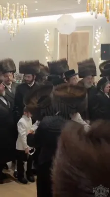 כ"ק אדמו"ר מסאטמאר שליט"א איז זיך משתתף ביי די שמחת החתונה פון אן אייניקל פון אחיו הגה"צ אב"ד זענטא שליט"א