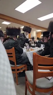 שלש סעודות אין ניקלשבורג