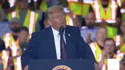 פרעזידענט טראמפ רעאגירט מיט א שטארקייט: ער לייגט ארויף פופציג פראצענט טעריפס אויף קאפער, שטאל און אלומינום, און פינף-און-צוואנציג פראצענט אויף אימפארטירטע קארס.