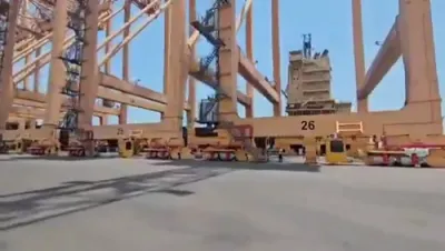 סוקסעספולע שיפינג: א צווייטע שיף גרייכט א הויפט איראנער פארט, בשעת די טראמפ אדמיניסטראציע פארזיכערט די "סטרעיט אוו הורמוז".