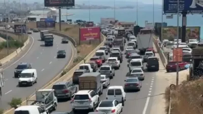 שווערע טראפיק אין דרום לבנון ווען בירגער קערן זיך צוריק נאך טראמפ'ס פייער אפשטעל 