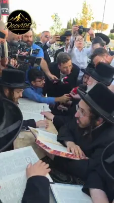 לערנען פראטעסט דורך חסידי וויזניץ פארנט פון די אפיס פונעם יועמ"שית אין ירושלים 