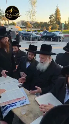 לערנען פראטעסט דורך חסידי וויזניץ פארנט פון די אפיס פונעם יועמ"שית אין ירושלים 