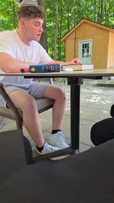 וואס טוט זיך אלץ אפ אין ניקלשבורג 
