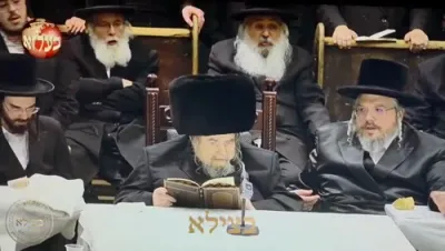 מוצאי שבעה עשר בתמוז בחצר הקודש בעלזא