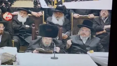 מוצאי שבעה עשר בתמוז בחצר הקודש בעלזא
