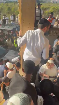 ארץ ישראלדיגע מקובל פון נתניה, הרב עמוס גואטה ז"ל, איז דערשטאכן געווארן צום טויט ה"י היינט מיטוואך צופרי ווען א רוצח איז אריינגעקומען אין זיין בית המדרש און אים געשטאכן צום טויט.