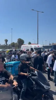 ארץ ישראלדיגע מקובל פון נתניה, הרב עמוס גואטה ז"ל, איז דערשטאכן געווארן צום טויט ה"י היינט מיטוואך צופרי ווען א רוצח איז אריינגעקומען אין זיין בית המדרש און אים געשטאכן צום טויט.
