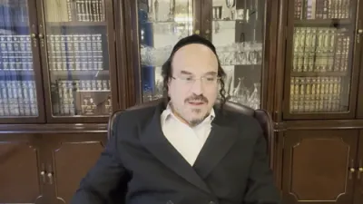 א הערליכע מעשה "וואונדערליכע השגחה פרטית: דער צווייטער זיווג וואס די ערשטע פרוי האט אנגעטראגן" - דורך הרב אליהו שווארץ ביים שיעור עמוד היומי 'דרשו' מסכת יומא דף ל"ג