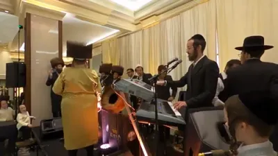  קרוץ מחומר - אושי לאנדסמאן אהרלע סאמעט, מאיר סטאריק ביי א חתונה
