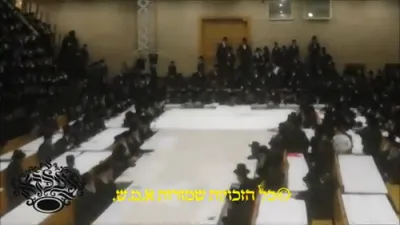 טיש מוצאי שבעה עשר בתמוז בחצר הקודש בעלזא