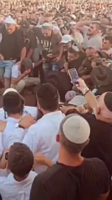 טויזענטער אידן ביים לויה פון המקובל הרב עמוס גאוטה