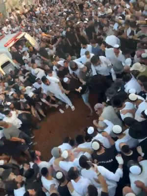 טויזענטער אידן ביים לויה פון המקובל הרב עמוס גאוטה