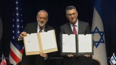 אמעריקע און מדינת ישראל האבן אונטערגעשריבן א היסטארישן אפמאך אויפצושטעלן א שטענדיגע אמבאסאדע אין ירושלים.