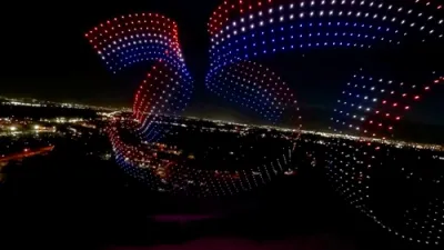 2500 דראונס האבן געמאכט א הערליכע שאו צו די געבארטסטאג פון אמעריקע 