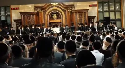 לענגערע ווידיאו פון שמחת החתונה בחצר הקודש סלונים