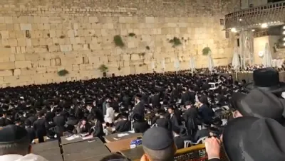 תפלות לרפואת כ"ק אדמו"ר מוויזניץ שליט"א ביים כותל המערבי 