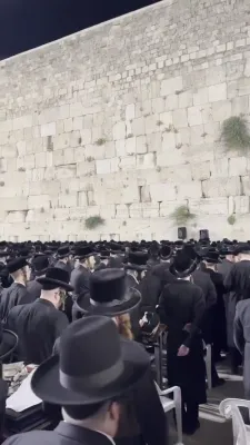 תפלות לרפואת כ"ק אדמו"ר מוויזניץ שליט"א ביים כותל המערבי 