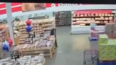 דאך פון בי דזשעי'ס אין ניו דזשערסי איז צאמגעפאלן