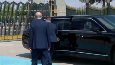 טראמפ און ערדואן באגריסן זיך אין טערקיי