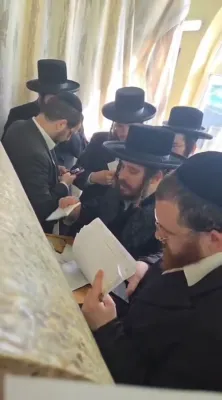 פרישע ווידיאוס פון כ"ק אדמו"ר מקרעטשניף כפר עטה שליט"א אויף מקומות הקדושים 