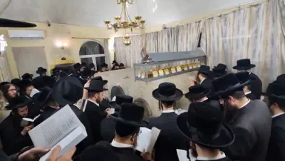 פולע ווידיאוס פון מעמד שווערע קוויטלעך בראשות כ"ק אדמו"ר מקרעטשניף כפר עטה שליט"א אין בישטינא