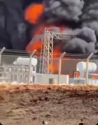 שוידערליכע דאקומענטאציע וואס איז היינט פארעפנטליכט געווארן צייגט א פאוער פלענט אין קואוועיט איינגעהילט אין פלאמען, נאך אן איראנער אטאקע