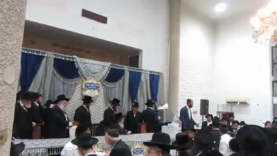 הגאון רבי דוב לאנדא שליט"א ביים הנחת אבן הפינה צום ביהמ"ד פון ר' שוקי לרר