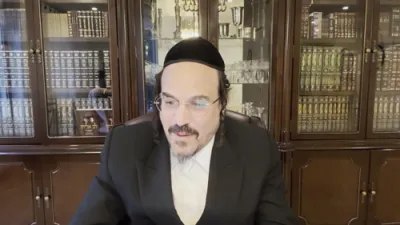א הערליכע מעשה "השגחה פרטית &ndash; הוי דן את כל אדם לכף זכות" - דורך הרב אליהו שווארץ ביים שיעור עמוד היומי 'דרשו' מסכת יומא דף ל"ט