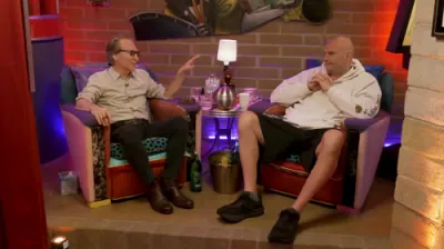 אין ווייניגער ווי דריי מינוט, צושמעטערט ביל מאהער די גאנצע מעשה פון די עזה קרבנות-נאראטיוו.