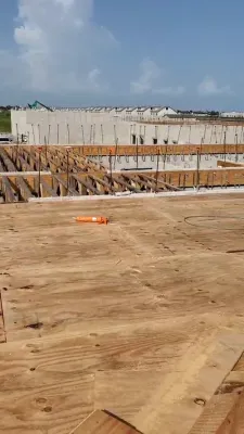 פרישע בילדער און ווידיאוס פון די בוי ארבעט אין נייעם חסידישן יישוב לעיקפראנט 