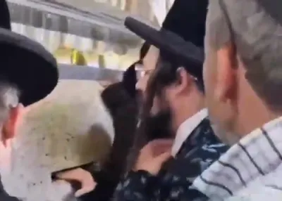 כ"ק אדמו"ר ממעזיבוז שליט"א אויף מקומות הקדושים אין אייראפע 