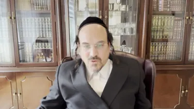 א הערליכע מעשה "פון הרה"ק הקדושת ציון מבאבוב זי"ע הי"ד" - דורך הרב אליהו שווארץ ביים שיעור עמוד היומי 'דרשו' מסכת יומא דף מה