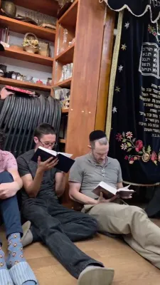איכה ישבה בדד יעצט תשעה באב ביינאכט אין ייאַפּאַן, טאָקיאָ