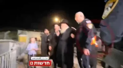 בילדער און ווידיאוס פון די פראטעסט פון חסידי גור קעגן גזירת הגיוס ביי כלא 10