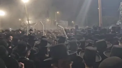 ערשטע סצענעס פון די מחאה פון חסידי גור קעגן איבער כלא 10