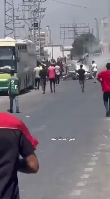 אטאקעס אין עזה דורכאויס די נאכט האבן איבערגעלאזט 12 טויטע, אריינגערעכנט קרבנות פון א דזשיפ אטאקע.