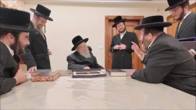 א שמועס בקודש פנימה ביי כ"ק אדמו"ר מסלונים שליט"א 