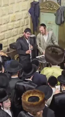טענץ נעכטן מוצאי שבת בין הזמנים אין מירון.