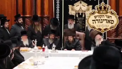 פולע ווידיאוס פון שמחת הוואך נאכט בחצר הקודש סאדיגורא