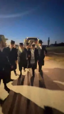 כ"ק הגה"צ גאב"ד לימנוב שליט"א אין ליסקע ביים הייליגען אך פרי תבואה, אין הייליגען טל חיים זי"ע