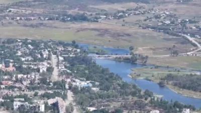 מאסיווע רוסישע גלייד באמבע פארניכטעט א בריק אין סעקונדעס.
