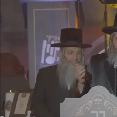 כ"ק האדמור מפיטסבורג שליט"א מיט עובדות און סיפורים לכבוד די יארצייט פון  הרה"ק מסאטמר זי"ע בעל הדברי יואל.