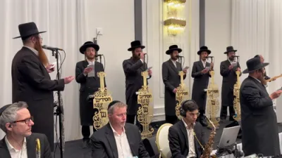 הערליכע נגינה ביים היסטארישע סיום סדר קדשים במסגרת "זכרו" 