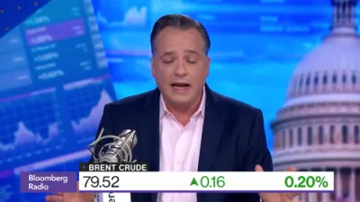 הונדערטער געשטראנדעטע שיפן ווארטן אפ בשעת די איראן-אמאן הארמוז אפמאך הייבט זיך אן צו פארמירן.