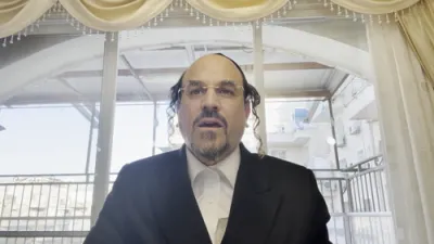 א הערליכע מעשה "פון הרה"ק רבי סנדער מקומארנא זי"ע יא"צ כ"א אב" - דורך הרב אליהו שווארץ ביים שיעור עמוד היומי 'דרשו' מסכת יומא דף נא
