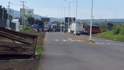 אנגעבליכער פירער פון די לאס רעיעס קארטעל ארעסטירט אין מעקסיקא; כאאס און געוואלדטאטן ברעכן אויס נאכן ארעסט