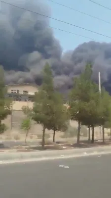 מעכטיגע אויפרייס טרייסלט אן אלומינום פאבריק אין טעהראן, נעבן די כאמעיני עירפארט