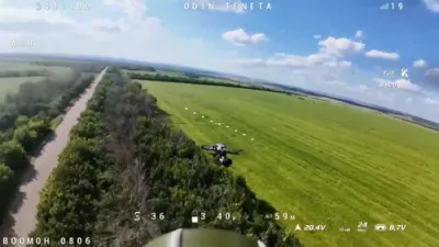 דראמאטיש: אוקריינא כאפט אראפ א רוסישע פייבער-אפטיק דראון מיט א נעץ אין די לופטן